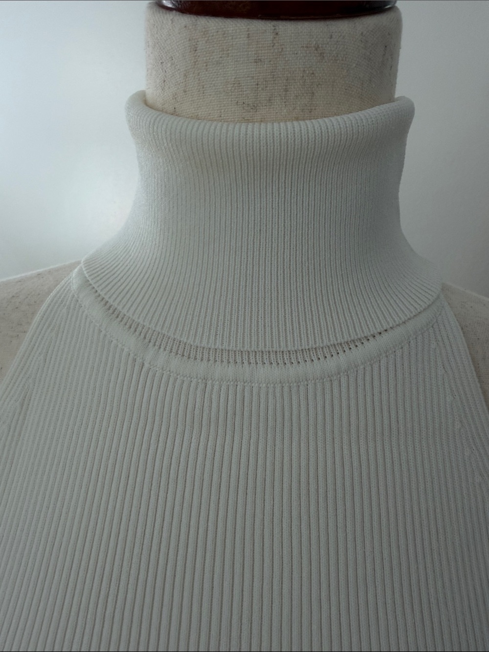 Animale Cream Ribbed High-Neck Tank Top - Picture 4 of 7